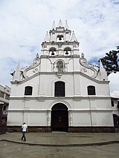 The Church of the Veracruz remains, but with many transformations, from the end of the colonial period.