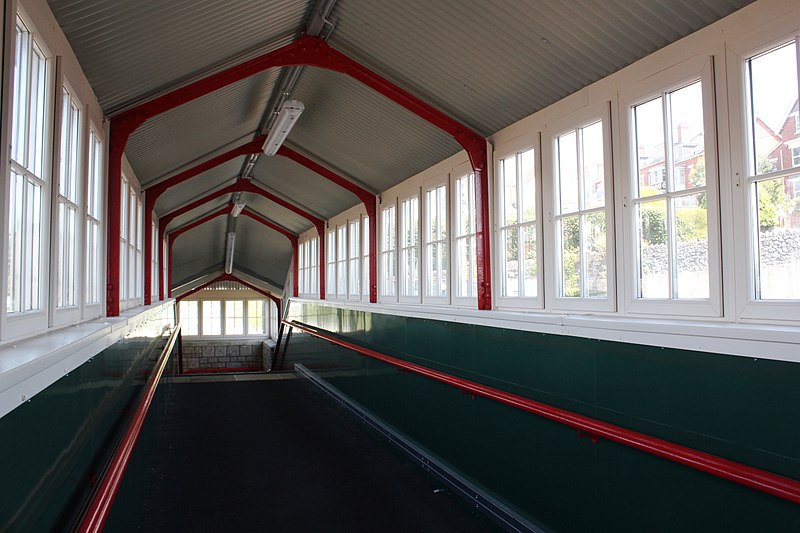 File:2018 at Teignmouth station - refurbished footbridge interior.JPG