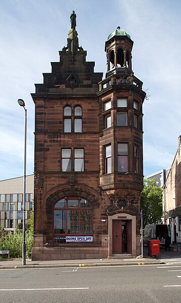 File:215 High Street, Glasgow - view from SE.jpg