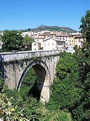 Il ponte romano di Solestà risalente all'età augustea e visitabile all'interno