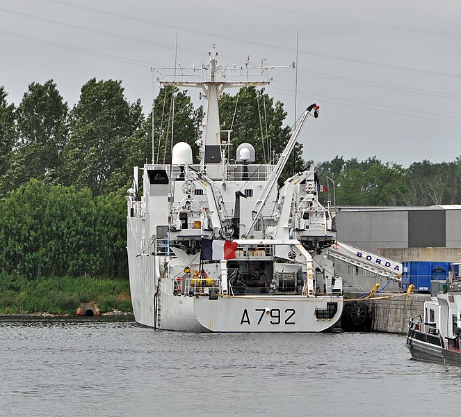 File:A792 Borda ship R03.jpg