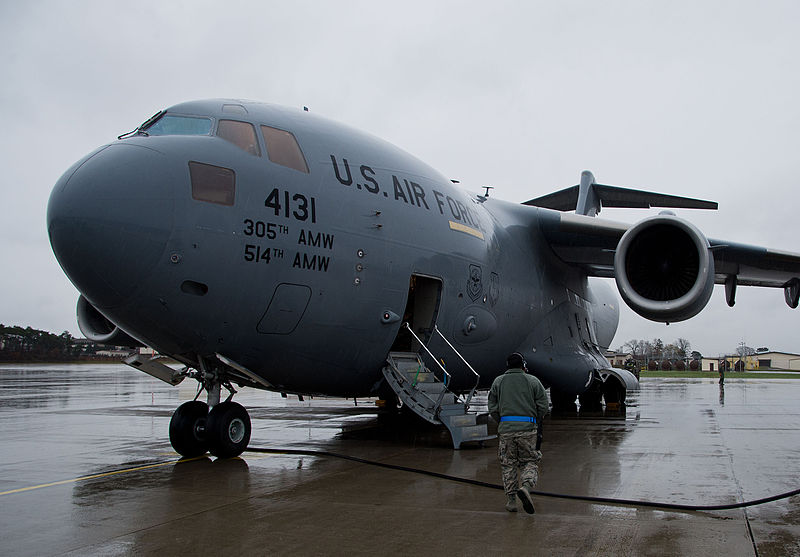 File:AF porters handle special cargo 150116-F-FU926-002.jpg