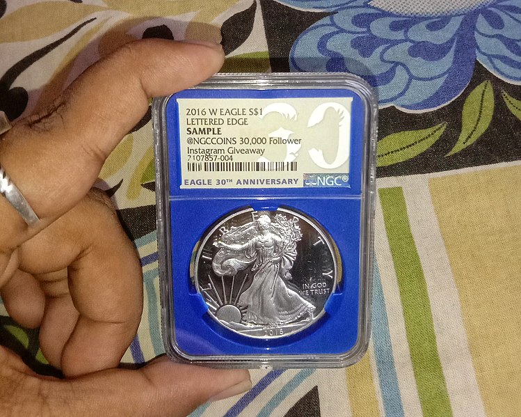 File:A 2015 American Silver Eagle (Obverse side; Proof "30th ANNIVERSARY" on edge and made of .999 fine silver).jpg