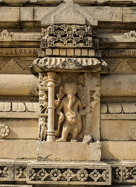 File:A Sculpture at Kakanmadh Temple, Morena.jpg