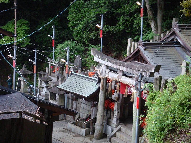 File:A way in Fushimi Inari-taisha2.jpg