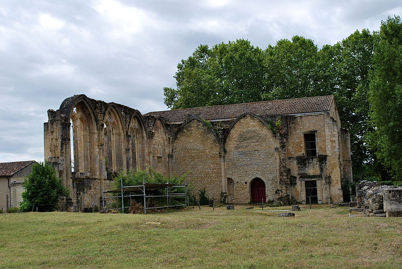 File:Abbaye de la Sauve-Majeure réfectoire et cloître.JPG