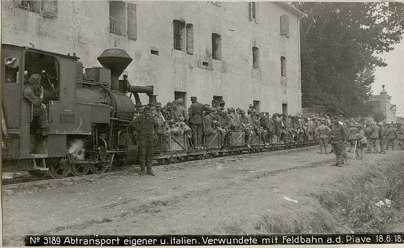 File:Abtransport eigener u.italien.Verwundete mit Feldbahn a.d.Piave 18.6.18. (BildID 15619710).jpg