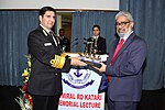 Miniatuur voor Bestand:Admiral RK Dhowan, Chief of the Naval Staff presenting memento to Guest speaker Dr C Raja Mohan at Dr DS Kothari Auditorium, DRDO Bhawan, New Delhi on February.jpg