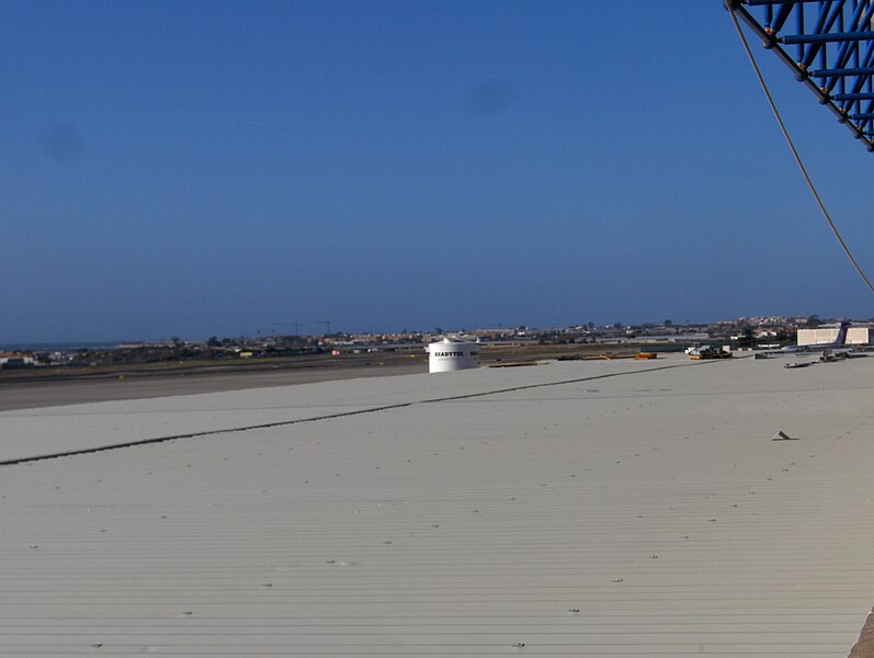 File:Aeropuerto Almería cielo.JPG