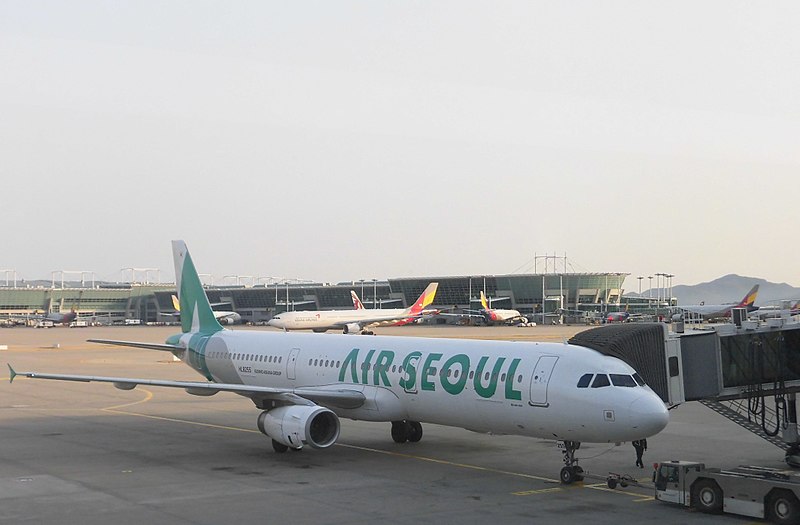 File:Air Seoul Airbus 321-200 HL8255 at Incheon International Airport.JPG