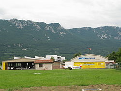 Aeródromo de Ajdovščina: hangares