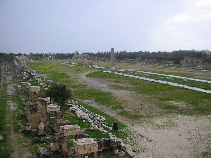 Datoteka:Al-Bass Arch Site Hippodrome.JPG