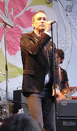 Alain Chamfort esiintymässä Festival Fnac Indétendances -festivaaleilla Pariisissa 22. heinäkuuta 2006.