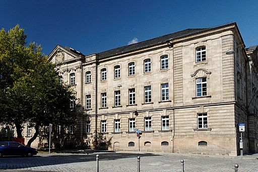 Amtsgericht am Hallplatz in Fuerth, von Suedosten