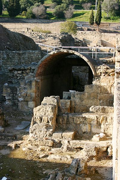 File:Arch passage - Madinat al-Zahra.JPG