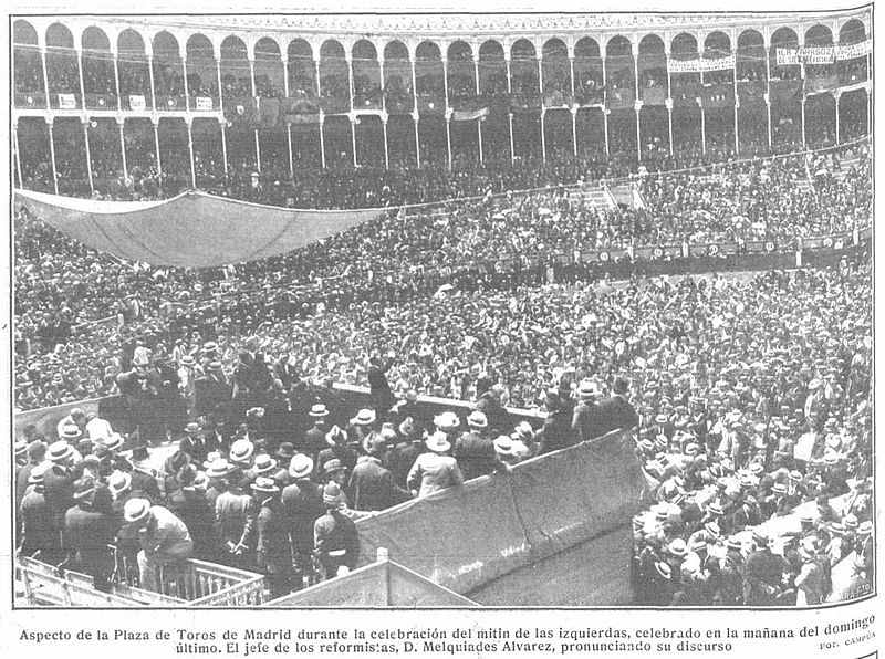 File:Aspecto de la Plaza de Toros de Madrid durante la celebración del mitin de las izquierdas, de Campúa, Mundo Gráfico, 30 de mayo de 1917.jpg