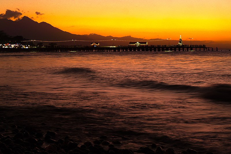 File:Atardecer en la ciudad de La Ceiba.jpg