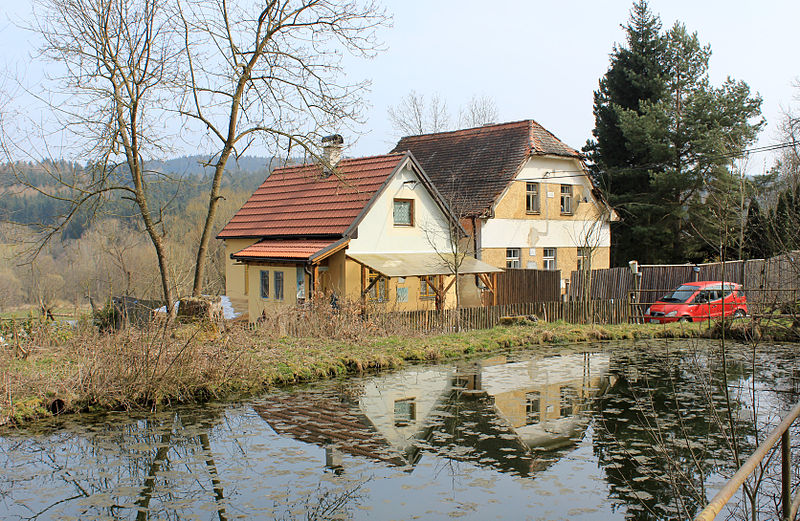 File:Bělá nad Radbuzou, Bystřice, small pond.jpg