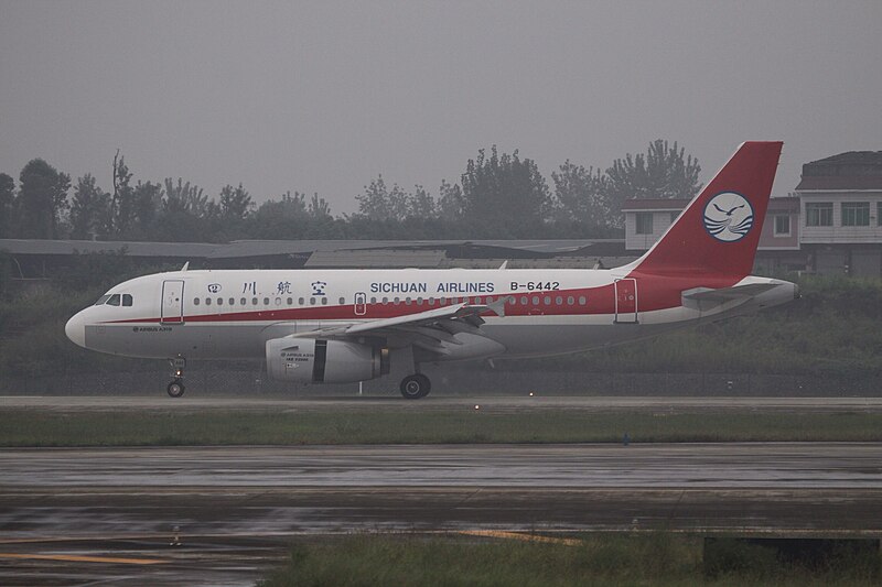 File:B-6442 Airbus A319 Sichuan Airlines (11841819295).jpg