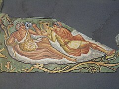 Baco reclinado, detalhe do mosaico representando a punição de Licurgo, século II-III, Musée Gallo-Romain, Saint-Romain-en-Gal, França (9599307832) .jpg