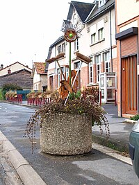 Corbeille de... balais, en guise de fleurs et de fruits :)