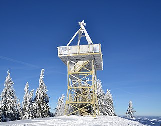 Torre de observacão no pico da Barania Góra, a segunda montanha mais alta do maciço de Beskid Śląski, Silésia, Polônia. (definição 3 715 × 2 897)