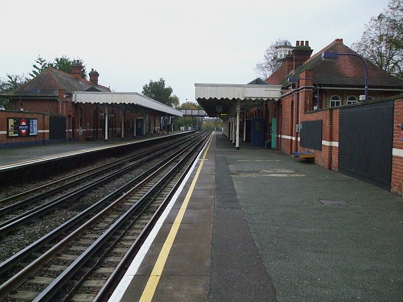 File:Barkingside station look south.JPG