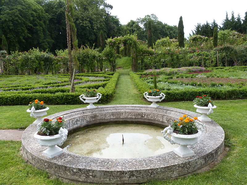 File:Bassin du Jardin des Sens.JPG