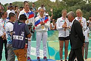 Deutsch: Beachvolleyball bei den Olympischen Jugendspielen 2018; Tag 11, 17. Oktober 2018; Mädchen, Medaillenzeremonie - Gold: Russland (Maria Woronina & Maria Botscharow), Silber: Italien (Claudia Scampoli & Nicol Bertozzi), Bronze: Norwegen (Emilie Olimstad & Frida Berntsen) English: Beach volleyball at the 2018 Summer Youth Olympics at 17 October 2018 – Girls Victory ceremony - Gold: Russia (Maria Voronina & Maria Bocharov), Silber: Italy (Claudia Scampoli & Nicol Bertozzi), Bronze: Norway (Emilie Olimstad & Frida Berntsen)