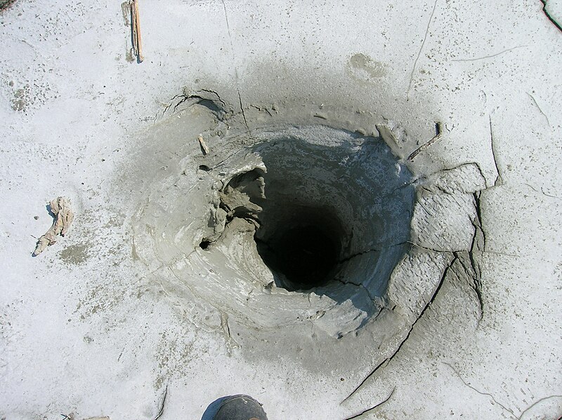 File:Beciu Mud Volcanoes 03.JPG