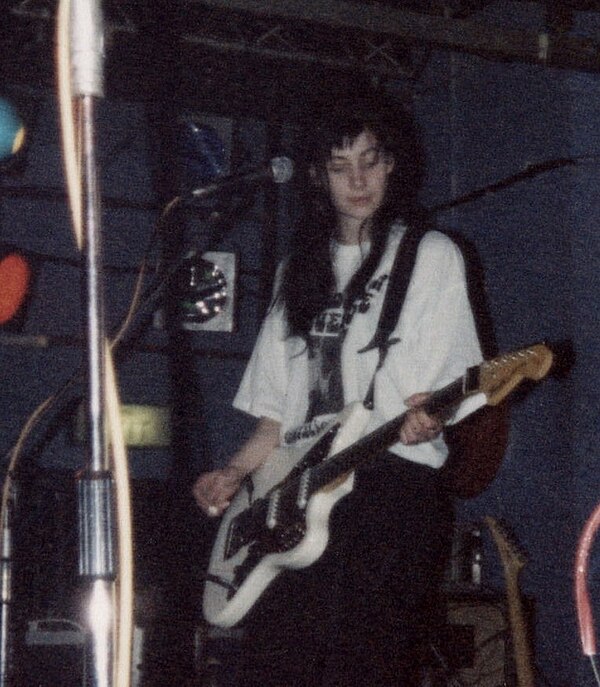Bilinda Butcher performing in 1989