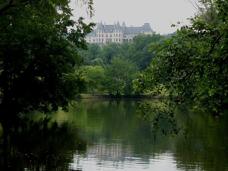 File:Biltmore Mansion from Reflecting Pond.jpg