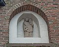 Beeldje van St. Barbara ingemetseld in de Binnenpoort te Culemborg.