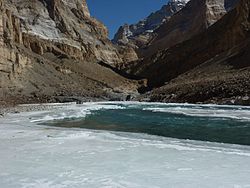 آسمان آبی در Chadar.jpg