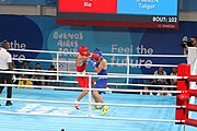 Deutsch: Boxen bei den Olympischen Jugendspielen 2018 Tag 12, 18. Oktober 2018 - Finale im Leichten Weltergewicht Jungen – Ilia Popov (Russland, rot) schlägt Talgat Shaiken (Kasachstan, blau) 4-1; Ringrichter ist James Beckles (Trinidad und Tobago). English: Boxing at the 2018 Summer Youth Olympics on 18 October 2018 – Final Light Welterweight Boys Bout - Ilia Popov (Rusia, rojo) supera a Talgat Shaiken (Kazajstán, azul) 4-1; Referee is James Beckles (Trinidad and Tobago). Español: Boxeo en los Juegos Olímpicos Juveniles de Verano de 2018 en 18 de octubre de 2018 - Chicos de peso welter ligero final: Ilia Popov (Uzbekistán, roja) le gana a Talgat Shaiken (Egipto, azul) 4-1; El árbitro es James Beckles (Trinidad y Tobago).