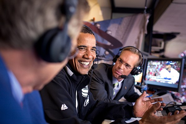 Joe Buck (right) with President Barack Obama (center) and Tim McCarver (left) during the 2009 MLB All-Star Game.