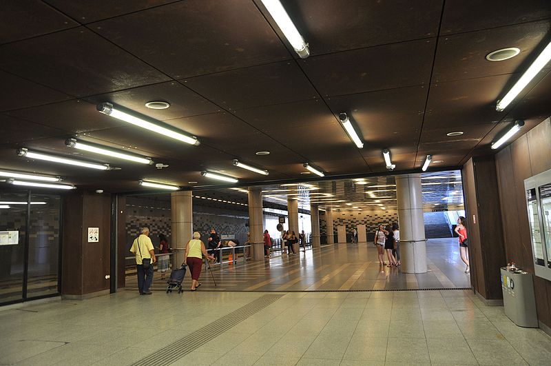 File:Budapest, metró 4, Fővám tér, 16.jpg