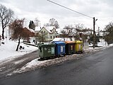 Čeština: Kontejnery tříděného odpadu v Budkově. Okres Benešov, Česká republika.