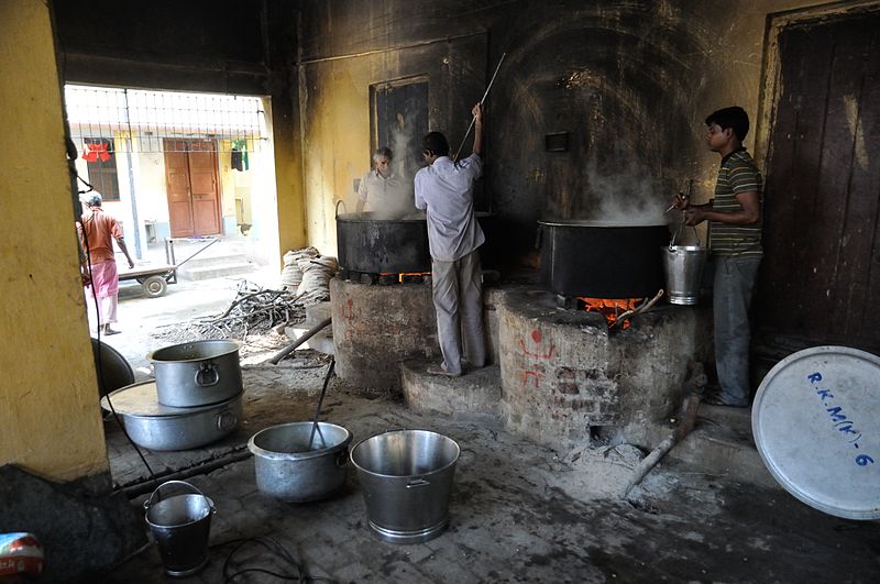 File:Bulk Meal Preparation - Ramakrishna Mission Ashrama - Sargachi - Murshidabad 2014-11-11 8338.JPG