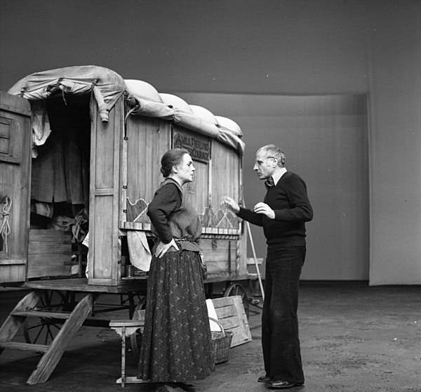 Manfred Wekwerth and Gisela May during rehearsals of Mother Courage and Her Children (1978)