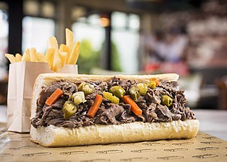 <span class="mw-page-title-main">Italian beef</span> Roast beef sandwich originating in Chicago