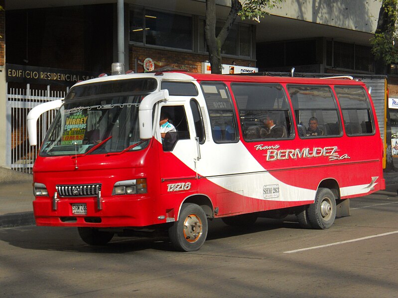 File:Buseta en Bogotá.JPG