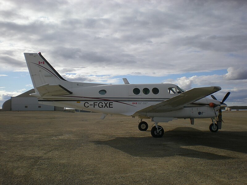 File:C-FGXE Beechcraft King Air 90 of Transport Canada.jpg