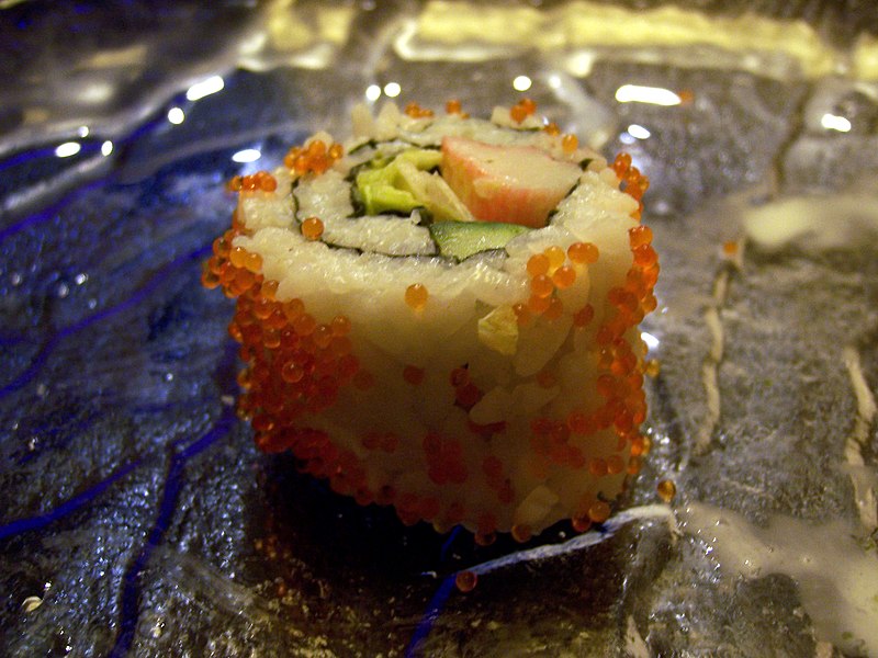 File:California roll with tobiko.jpg