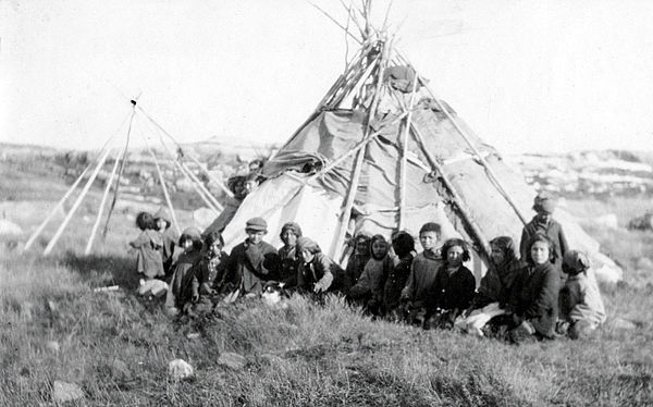 Inuit encamped near Fort Chimo (1909)