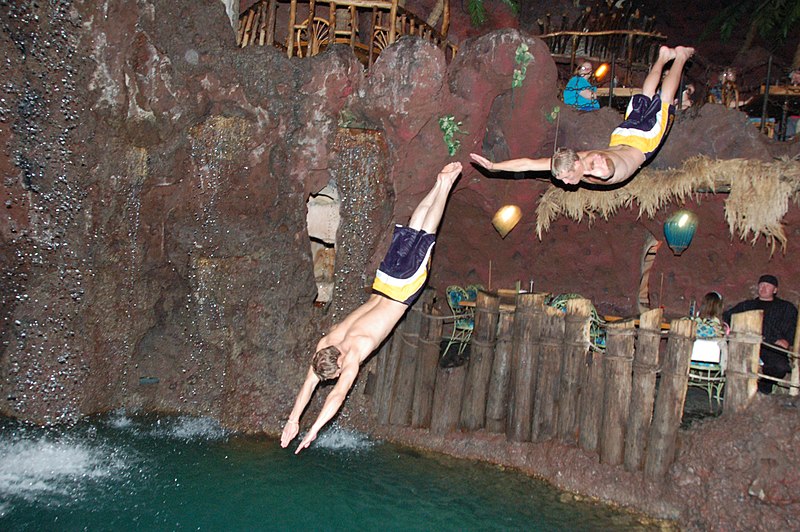 File:Casa Bonita cliffdivers.jpg