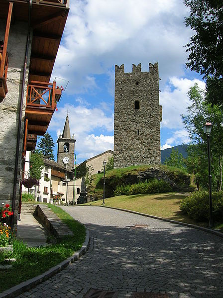 File:Castello Champorcher q1.JPG