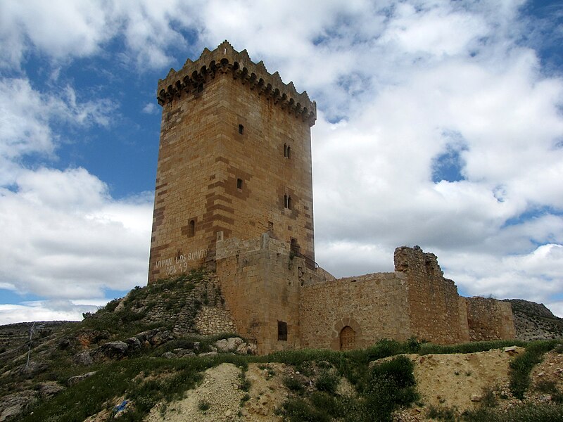 File:Castillo de Godojos.jpg