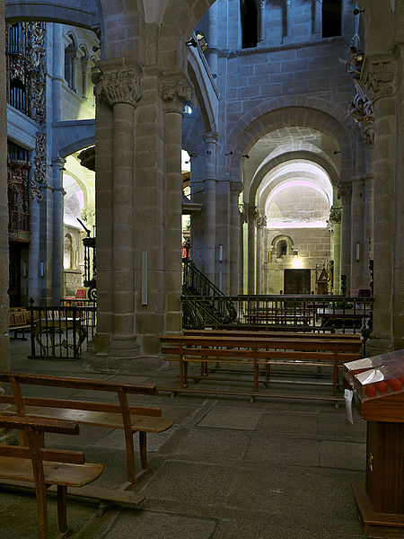 File:Catedral de Santa María de Tuy, crucero.jpg