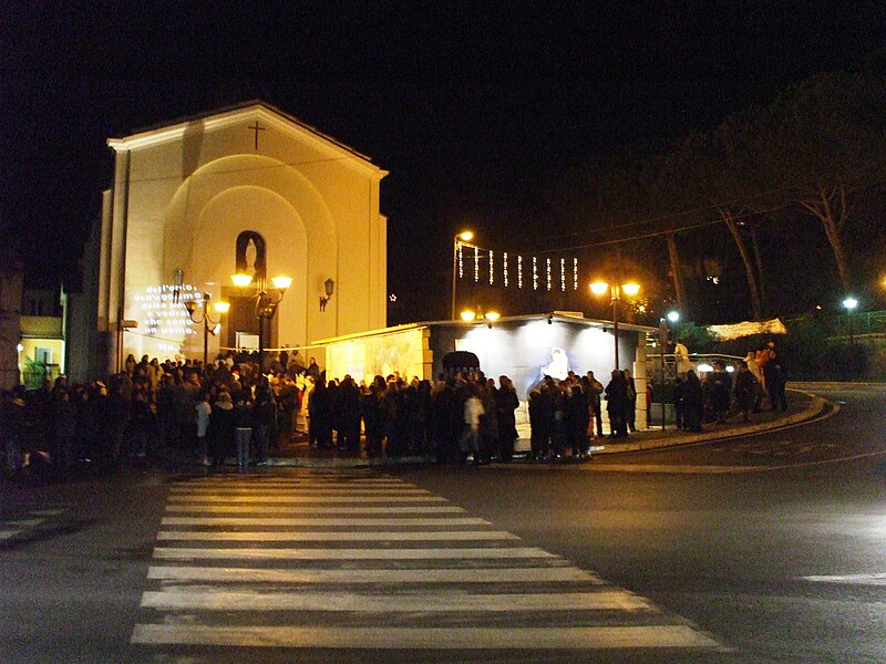 File:Cecchina di Albano l. - inaugurazione presepe.JPG